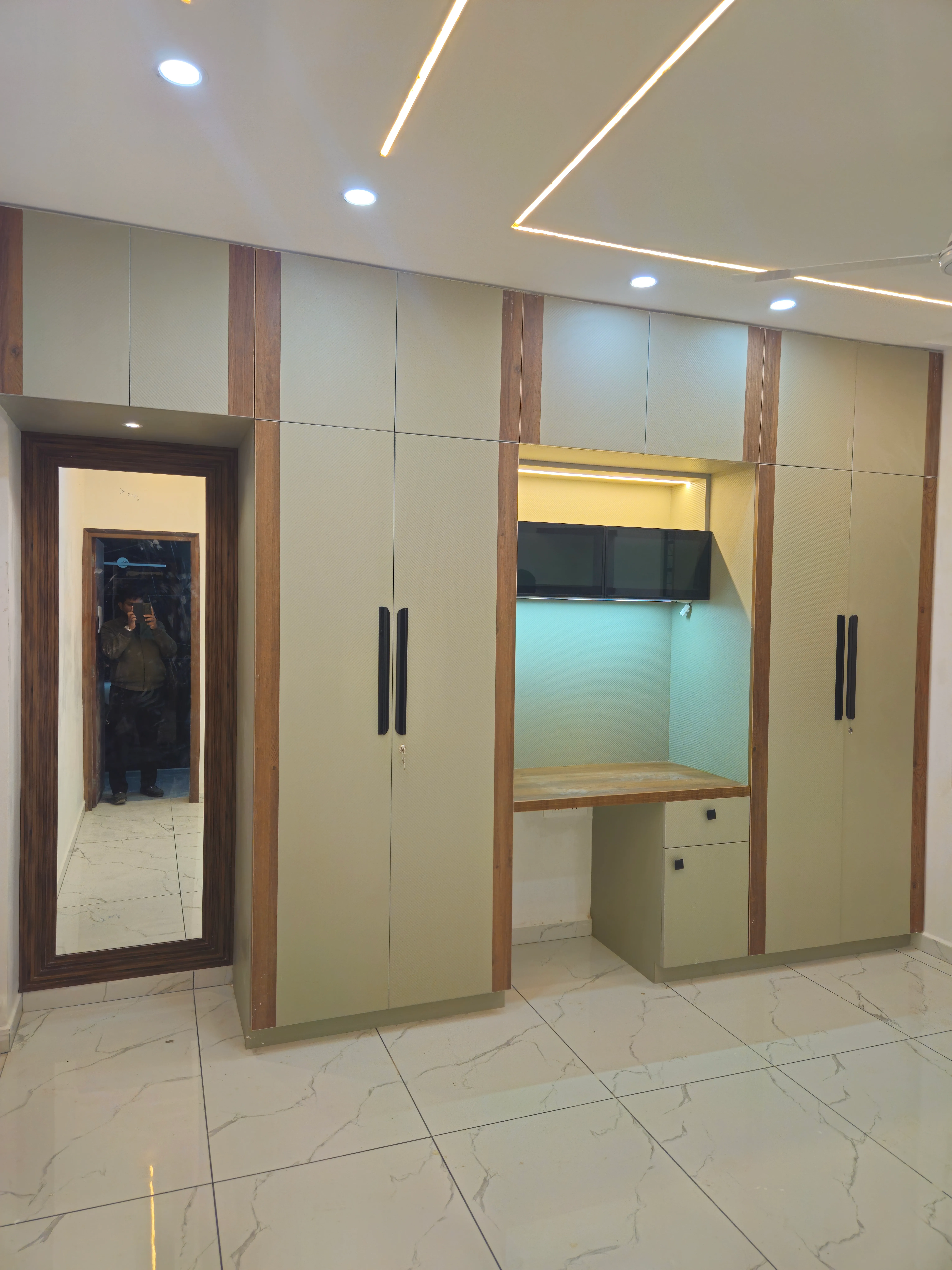 Elegant wardrobe design